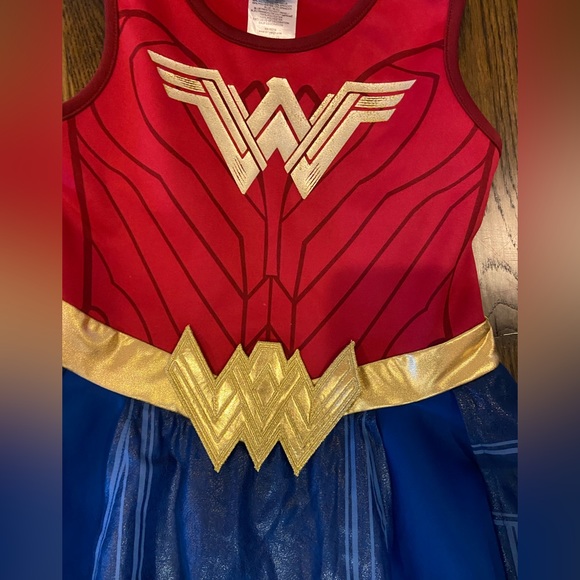 Wonder Woman costume size 10-12 - Picture 4 of 5